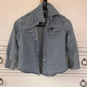Wrangler denim pearl snap button down shirt 5/6